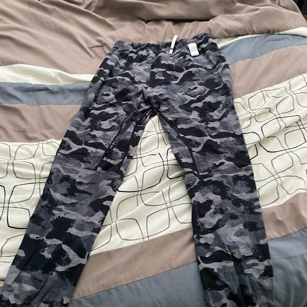 Fabletics Pants - Picture 2 of 2